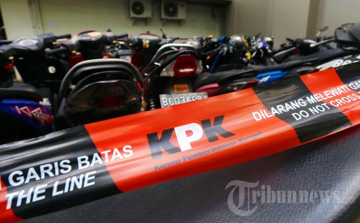 KPK Sita Puluhan Motor Akil Mochtar