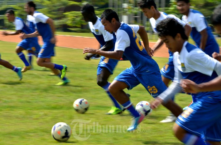 Muhammad Ridwan Lakukan Sprint Sambil Giring Bola