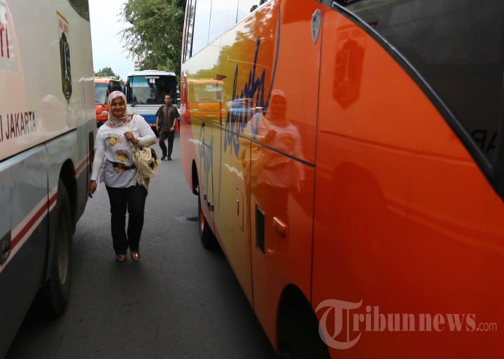 PNS DKI Jakarta Naik Bus Jemputan