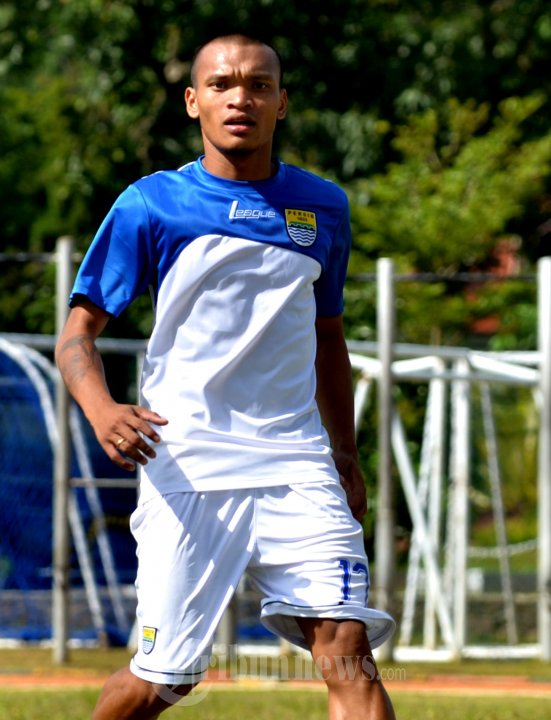Ferdinand Sinaga Berlatih