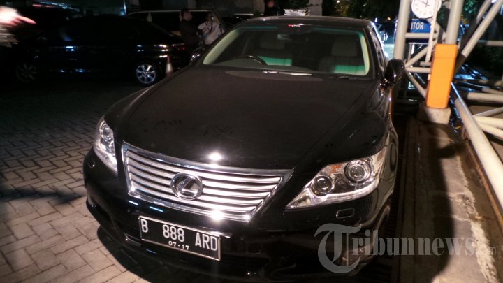 Mobil Mewah Wawan Disita KPK