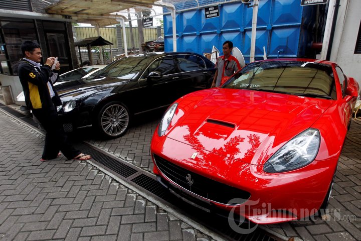 Mobil Mewah Wawan Disita KPK