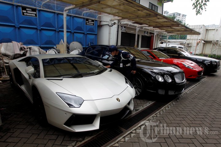 Mobil Mewah Wawan Disita KPK