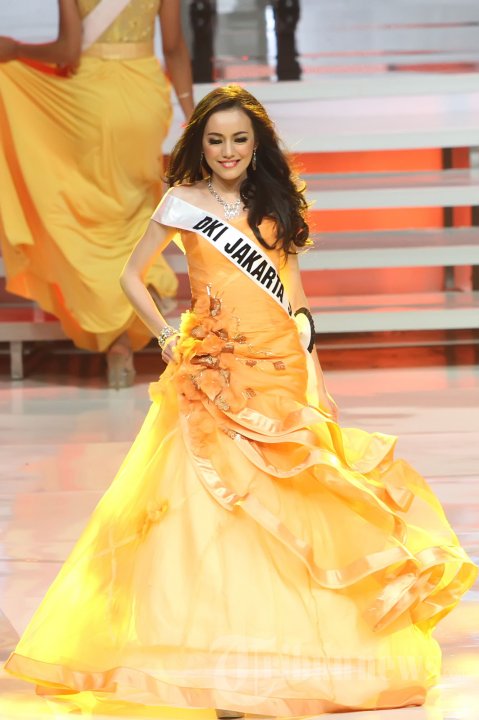 Dini Marlien Puteri Indonesia 2014 DKI Jakarta 5