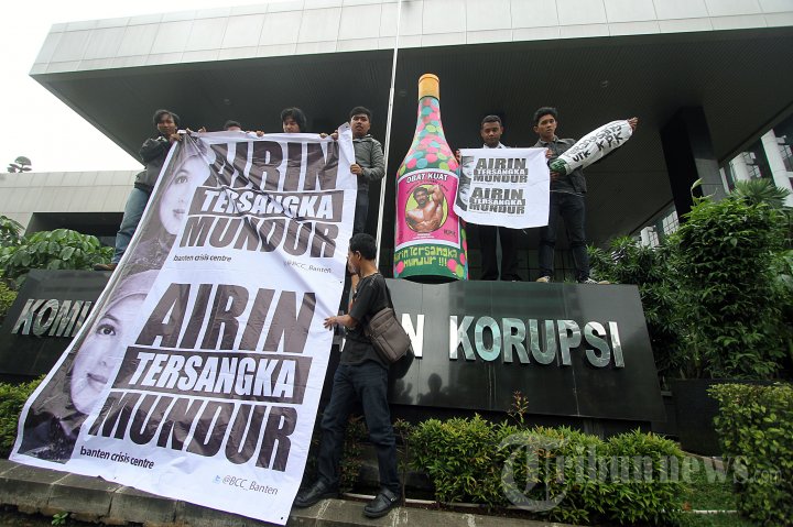 Banten Crisis Center Demo Airin di KPK