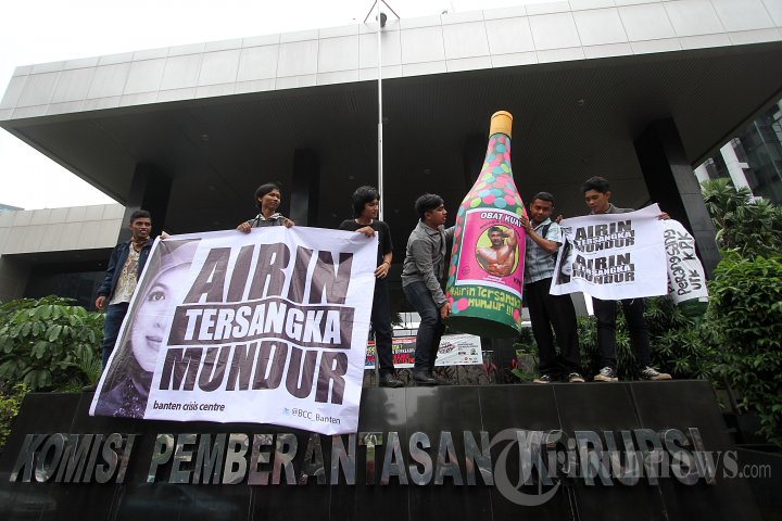 Banten Crisis Center Demo Airin di KPK
