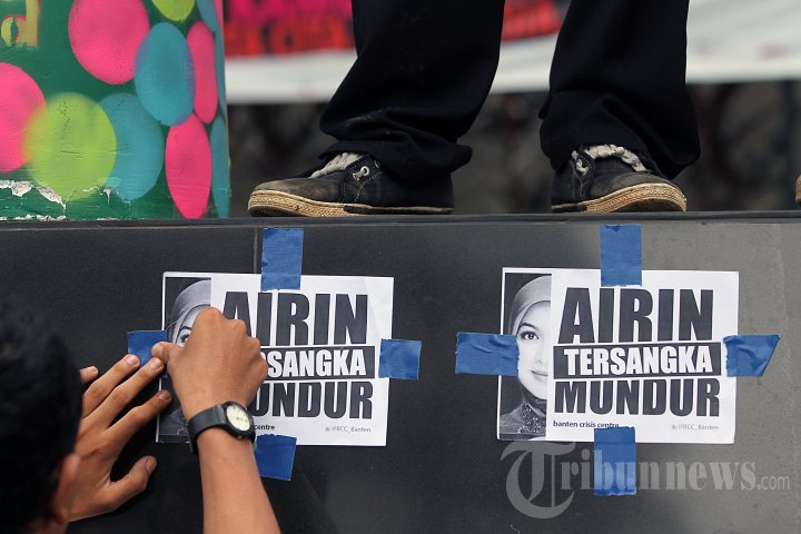 Banten Crisis Center Demo Airin di KPK