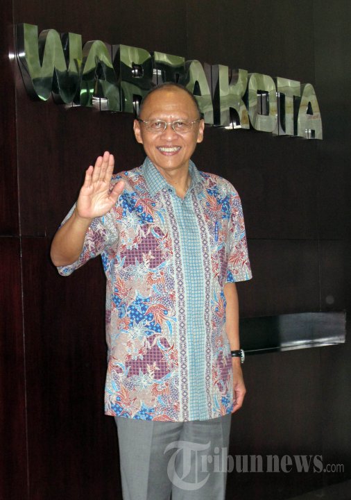 Peserta konvensi Partai Demokrat, Jenderal TNI (Purn) Pramono Edhie Wibowo menyampaikan penjelasan tentang kiprahnya dalam konvensi PD dalam kunjungannya di kantor Redaksi Warta Kota, Palmerah, Jakarta Pusat, Selasa (4/2/2014). 