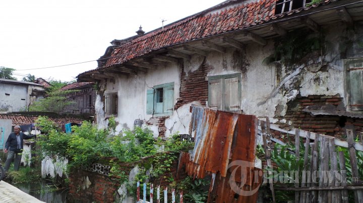 Rumah Megah Milik Nur Halimah Rusak Terkena Rob