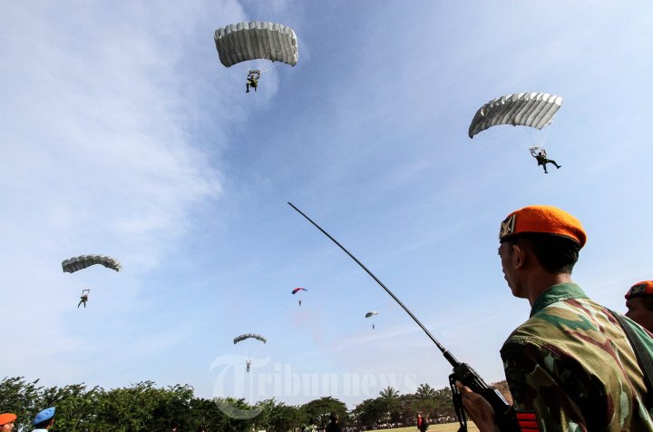 Paskhas TNI AU Latihan Terjun Payung Free Fall