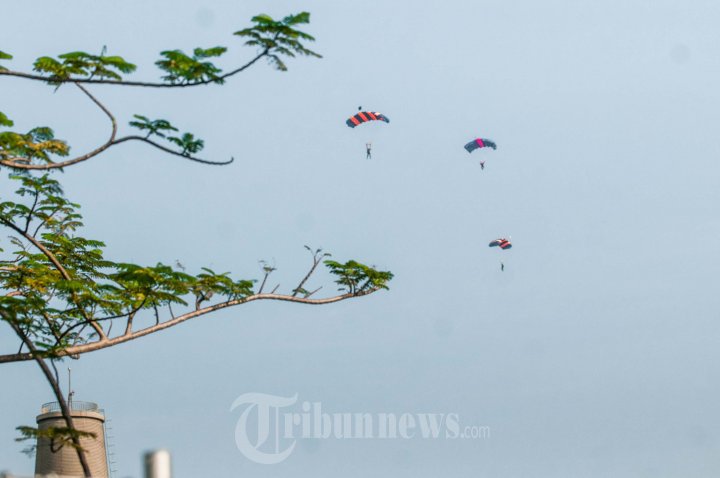 Paskhas TNI AU Latihan Terjun Payung Free Fall