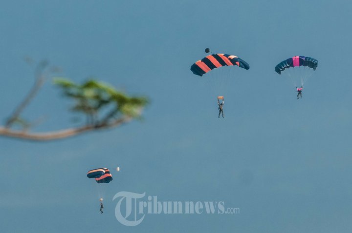 Paskhas TNI AU Latihan Terjun Payung Free Fall