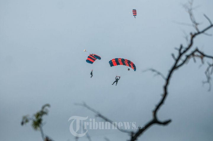 Paskhas TNI AU Latihan Terjun Payung Free Fall