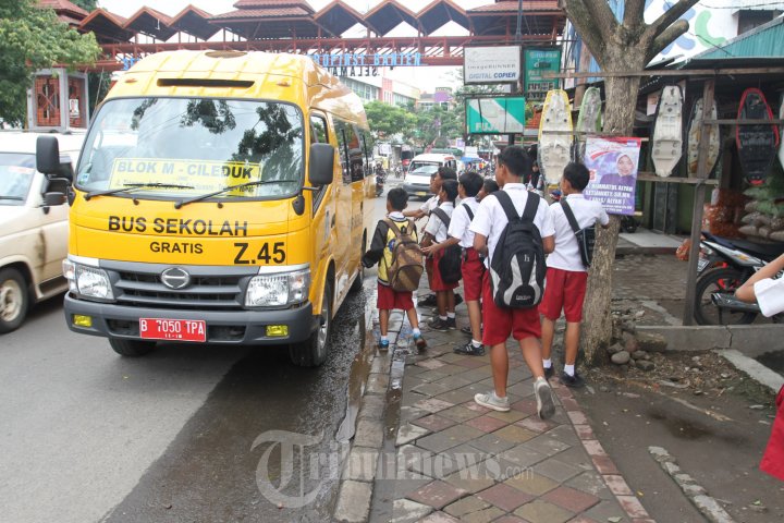 Angkutan Bus Sekolah Gratis
