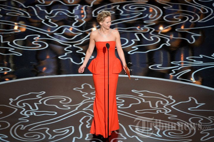 Jennifer Lawrence Hadiri Anugerah Piala Oscar 2014