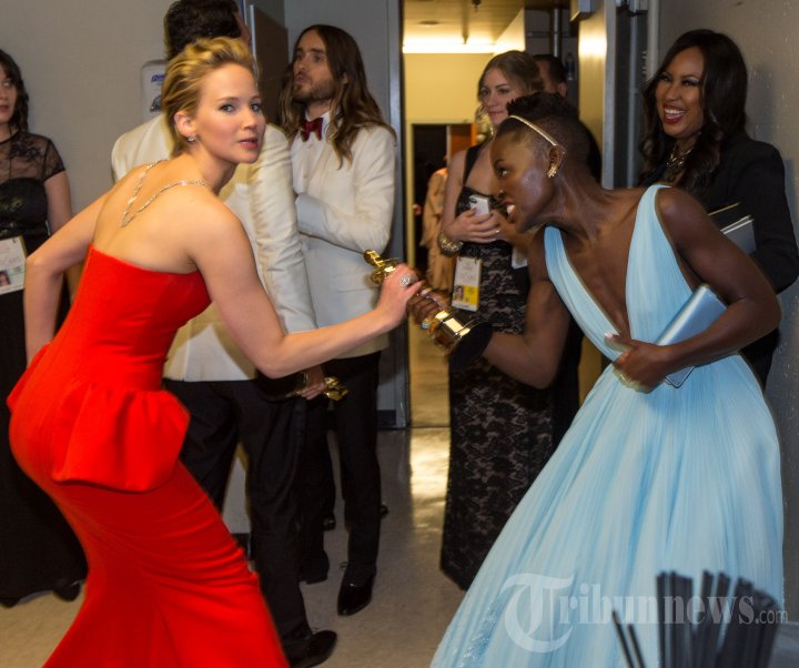 Jennifer Lawrence Hadiri Anugerah Piala Oscar 2014