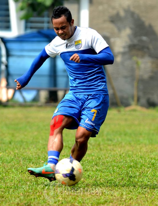 Atep Coba Kontrol Bola