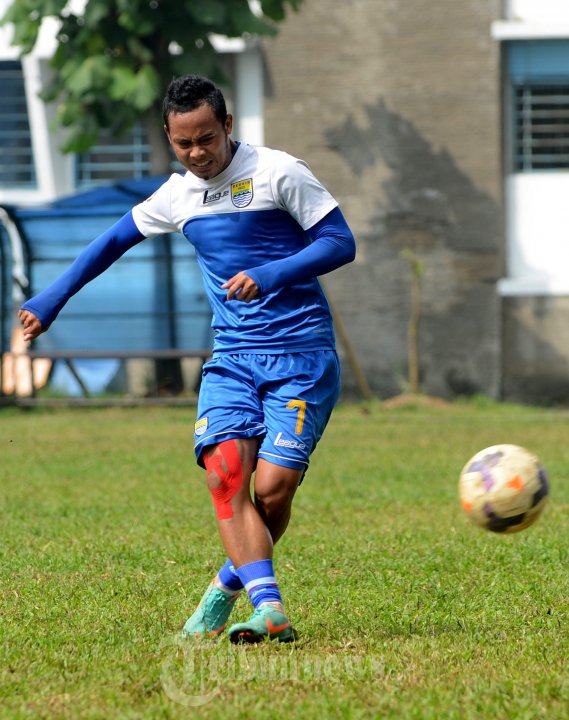 Atep Coba Kontrol Bola