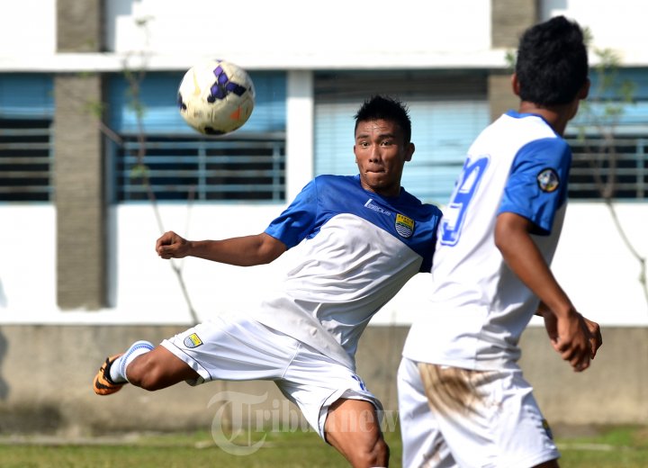 Rudiyana Melepas Tendangan
