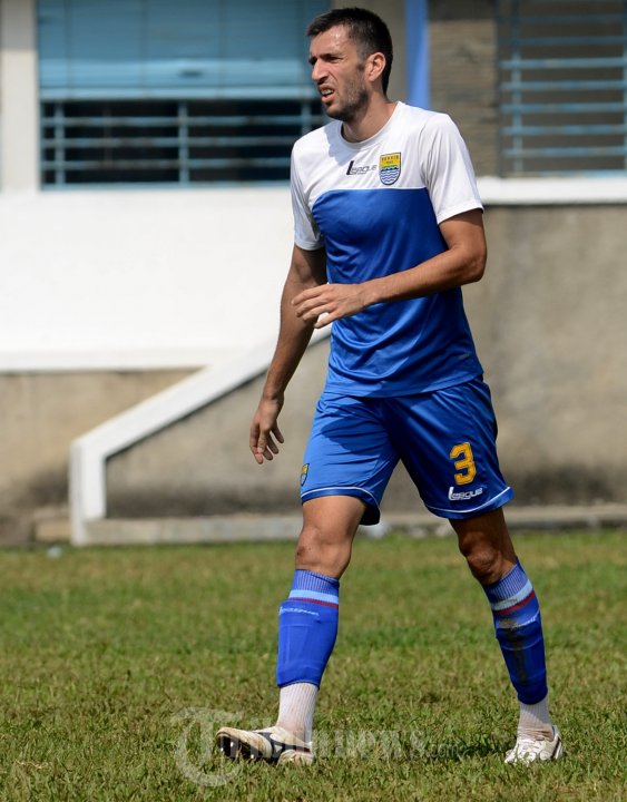 Vladimir Vujovic Lakukan Pemanasan