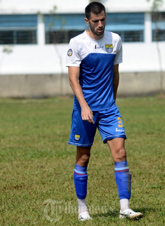 Vladimir Vujovic Lakukan Pemanasan