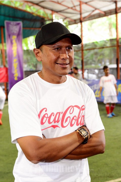 Rahmad Darmawan Melatih Sepakbola U12 - 17 Bertajuk Coke Kicks