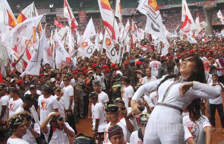 Artis Dangdut Goyang Kampanye Partai Gerindra