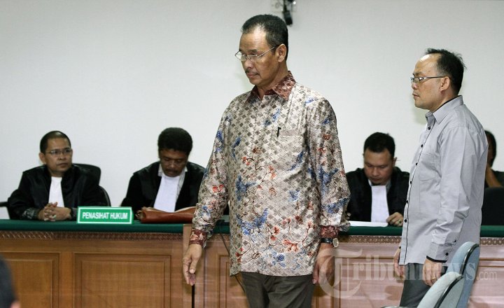 Sidang Vonis Hambit Bintih dan Cornelis Nalau