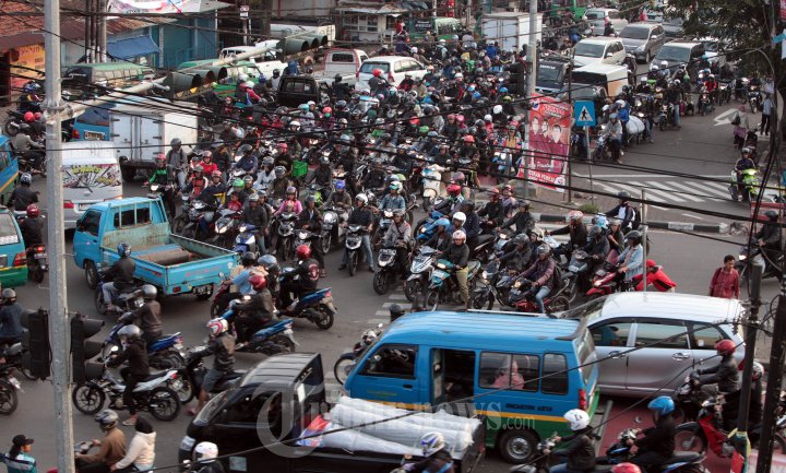 Lalu Lintas di Jalan Kopo Bandung Macet
