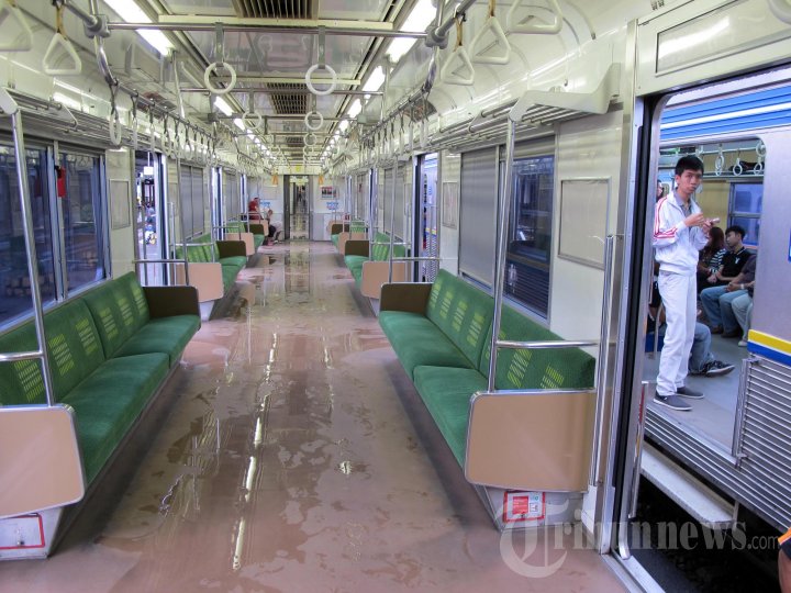 Gerbong KRL Lengang