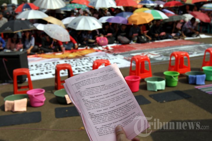 Ibadah Jumat Agung di Depan Istana Merdeka