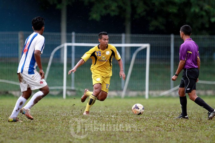 Lucky Wahyu Dihadang Pemain UMS
