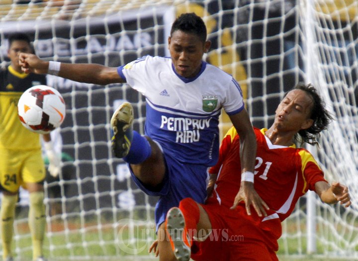 Ahmad Ihwan PSPS Duel Dengan M Irfan Bintang Jaya