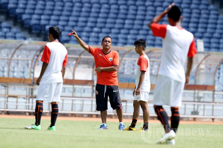 Pelatih Persija U-21 Blitz Tarigan