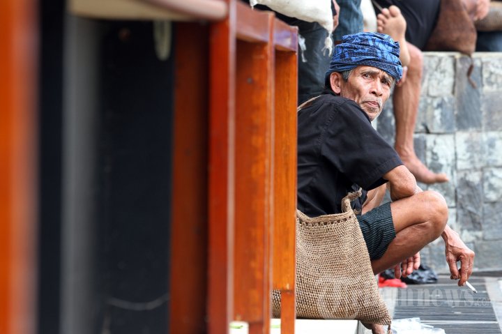 Warga Baduy Beristirahat