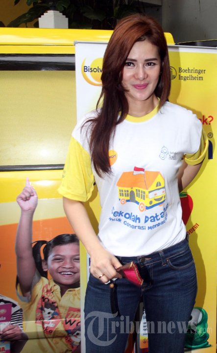 Astrid Tiar peduli pendidikan