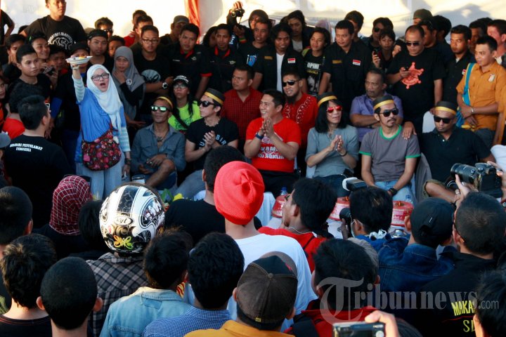 Slank Kunjungi Pantai Losari Makassar