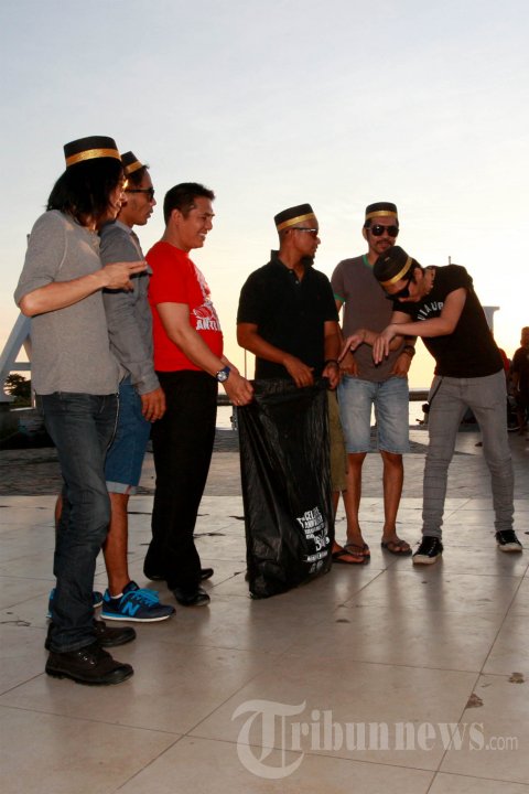 Slank Kunjungi Pantai Losari Makassar