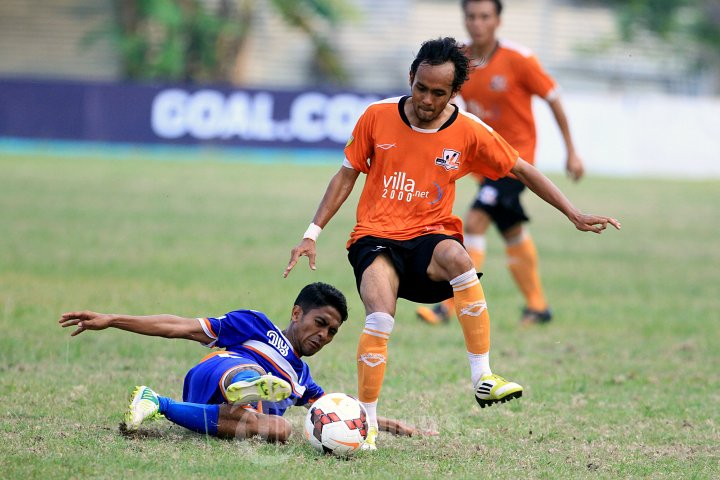 Zoel Fadhli Rebut Bola Andreas