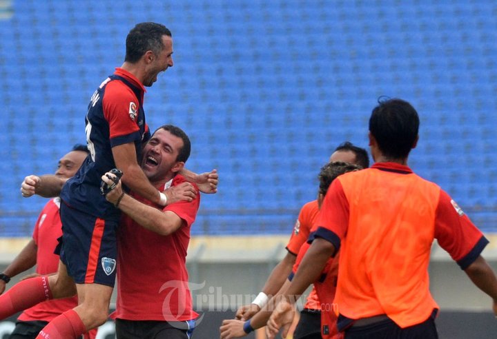 Boban Nicolic Jebol Gawang Barito Putera