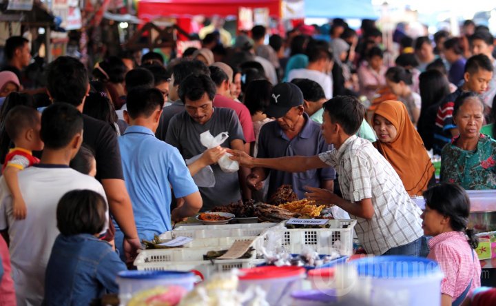 Pasar Takjil Benhil Ramai