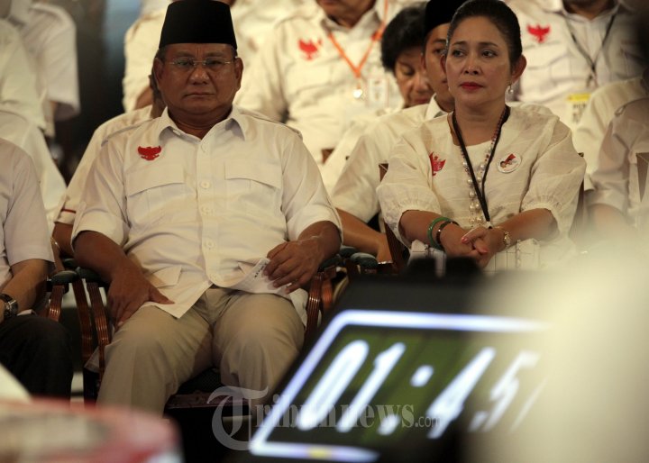 Capres Prabowo Duduk Berdampingan Titiek Soeharto