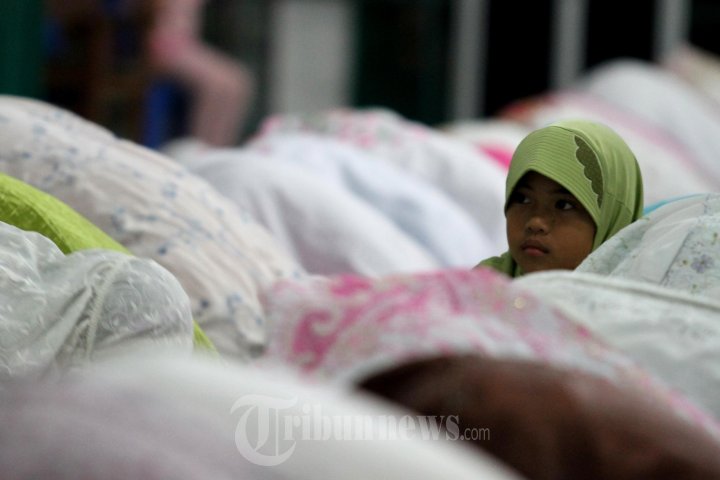 Umat Muslim Muhammadiyah Lakukan Shalat Tarawih