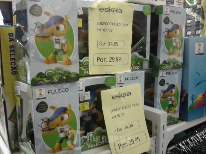 Maskot Fuleco Armadillo Laris di Stadion Mineirao Brasil