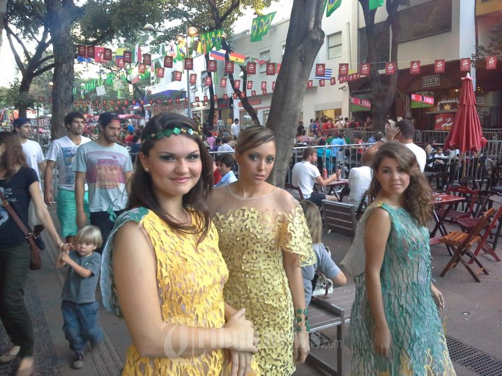 Peragaan Busana Daur Ulang Karya Laskara Isadora di Brasil
