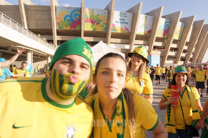 Ekspresi Para Suporter Brasil Menang Lawan Cile
