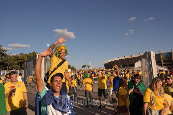 Ekspresi Para Suporter Brasil Menang Lawan Cile