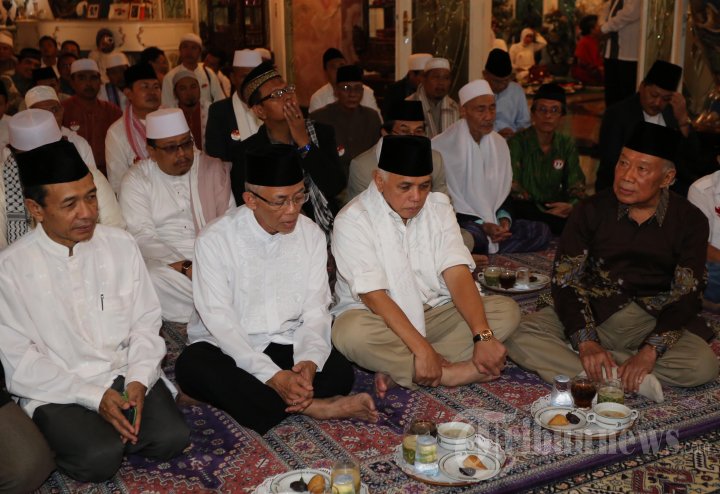 Hatta Rajasa Sowan ke Kediaman Probosutedjo