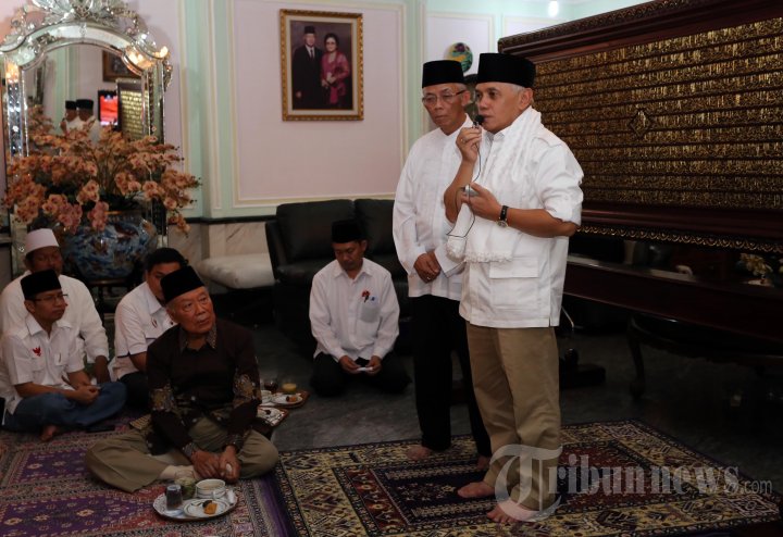 Hatta Rajasa Sowan ke Kediaman Probosutedjo