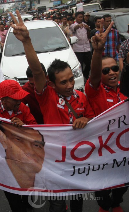 Pendukung Capres Jokowi Sambut Kedatangan Jokowi